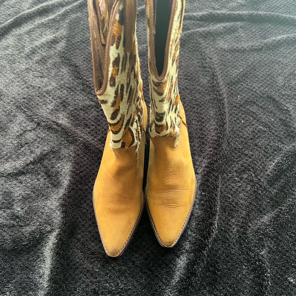 Guess by Marciano Shoes - GUESS BY GEORGES MARCIANO WOMEN'S ANIMAL PRINT CALF HAIR WESTERN BOOTS